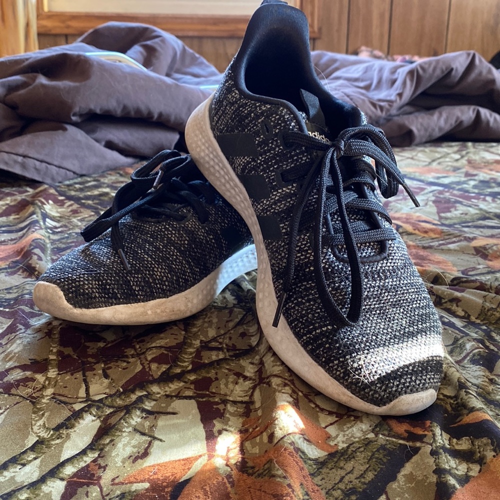 Woman’s size 7.5 running/training shoes.